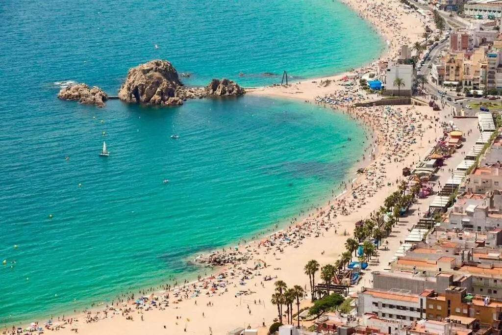 Apartamento Con Piscina En El Centro De Blanes Spain